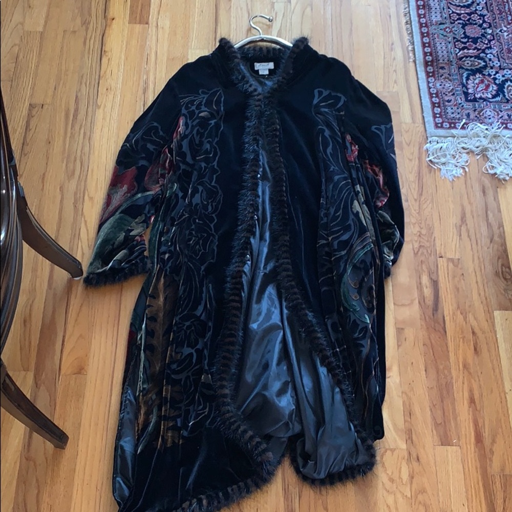 Long jacket with velvet pattern